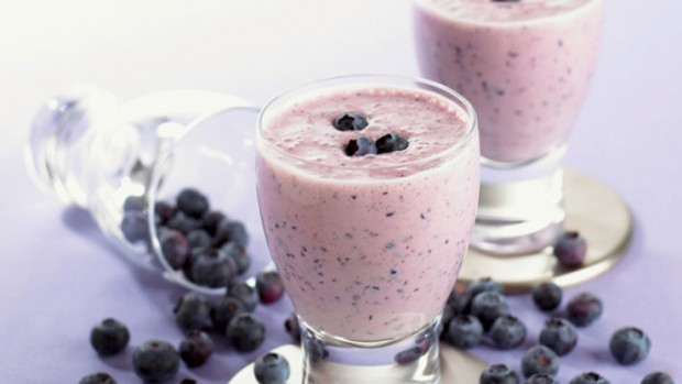 Smoothie s borůvkami a zeleným čajem