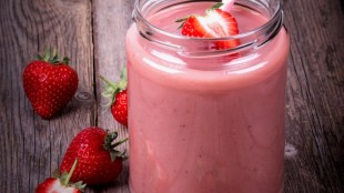 Jahodové smoothie s vanilkovým pudinkem