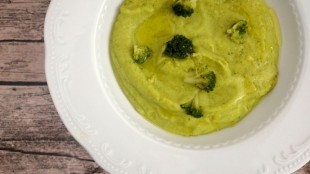 Raw brokolicová polévka