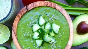 Raw zelená polévka